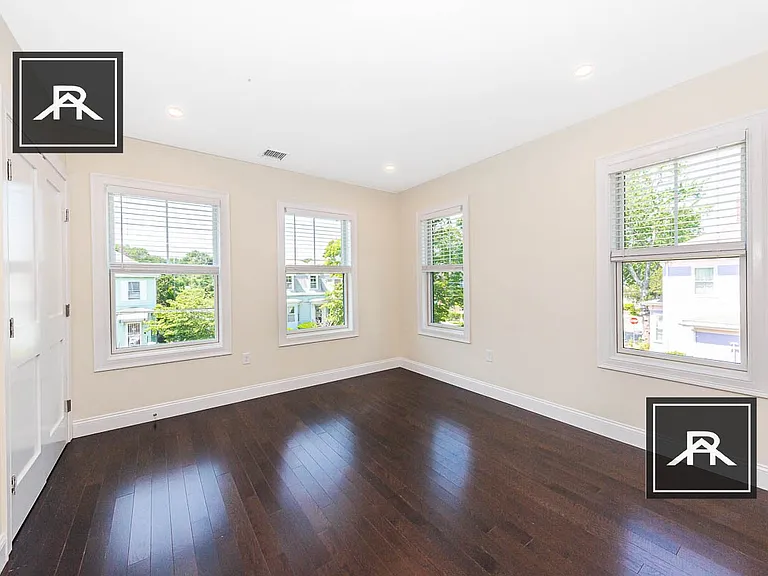 122 Jerome St — Photo 11