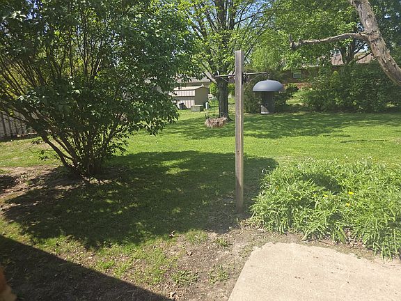 3rd image of 217 Foster Dr