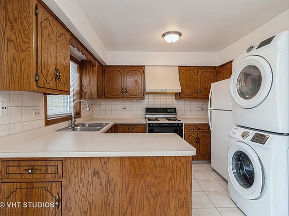 4th image of 3207 N Pontiac Ave APT 3S