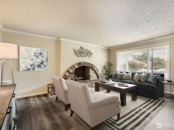 Virtually staged. Stylish laminate flooring flows throughout the main living areas.>