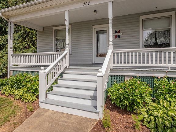 3rd image of 107 N Timber Way