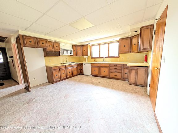 2nd image of 405 Grape St