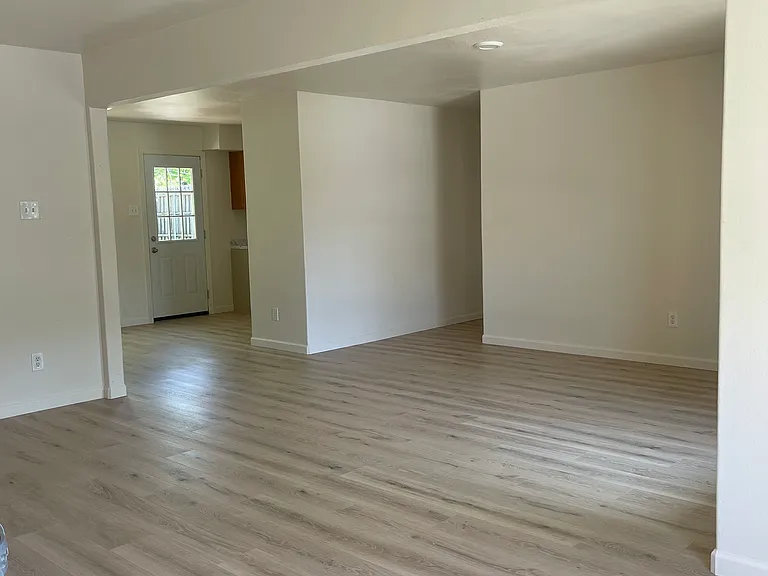 2723 Larry Dr — Photo 2