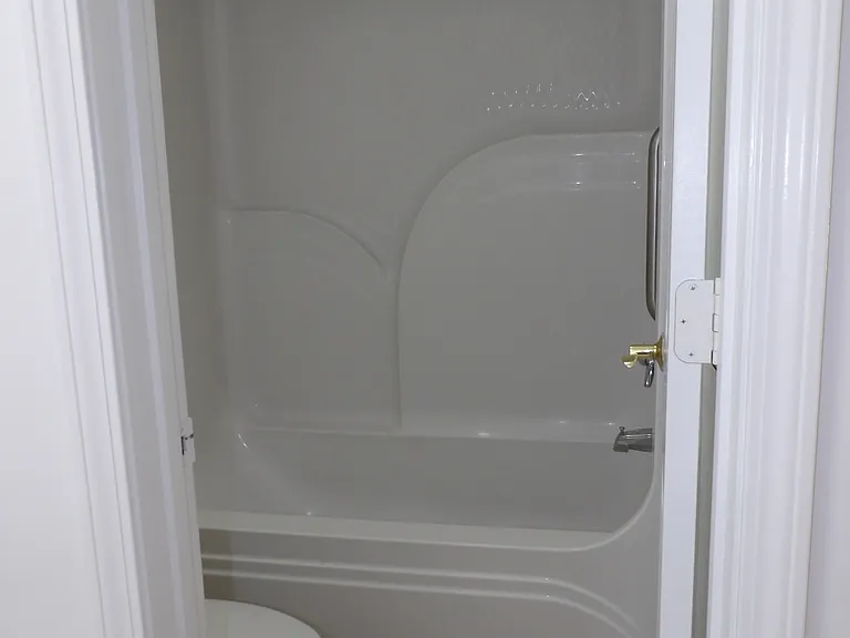 College Pointe Apartments — Photo 27