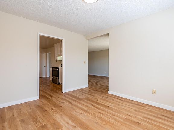 5th image of 636 Almond Dr