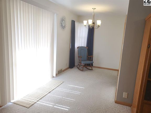 4th image of 39 Sunflower Ave