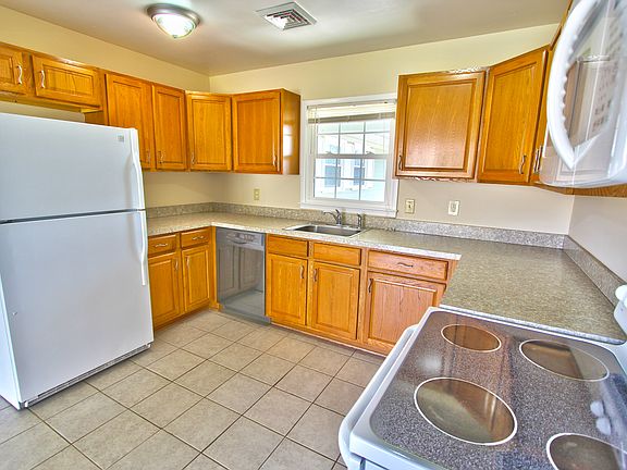 5th image of 13134 Pennypacker Ln