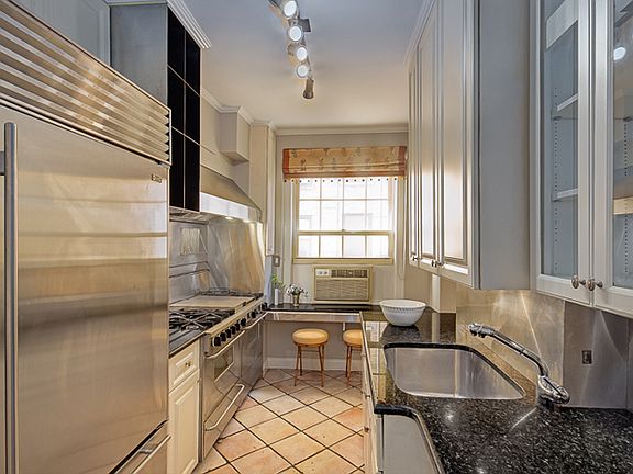 4th image of 1192-1198 Park Ave