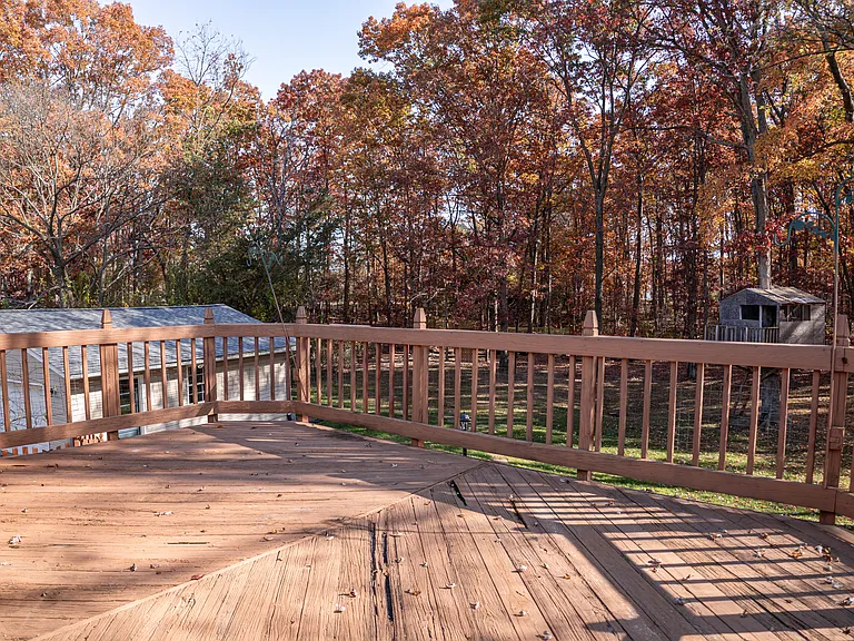 13227 Sturbridge Rd — Photo 57