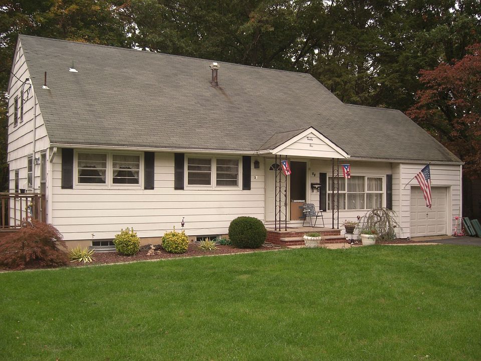 1st image of 31 Sandalwood Dr
