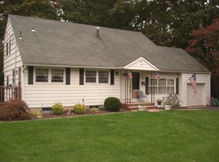 31 Sandalwood Dr, East Brunswick, NJ 08816