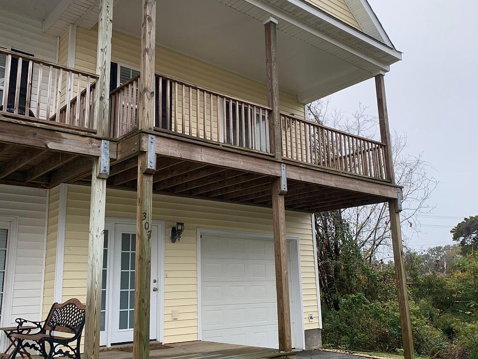 1st image of 1800 Bay St Unit 307