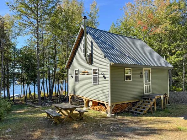 10 Crooked Pond Road, Lincoln, ME 04457