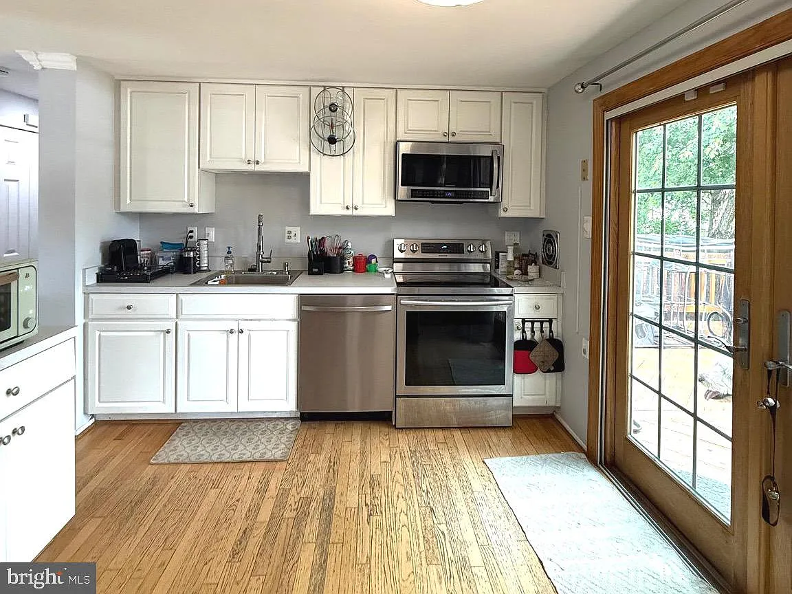 4 bed, 924 sqft, $3,650 — Photo 4