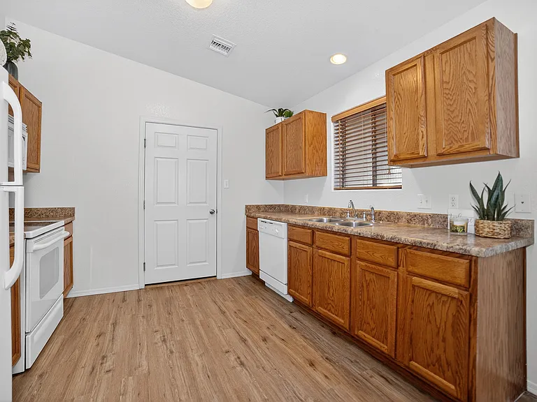 10320 S Tornado Ave — Photo 8