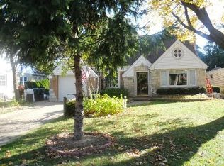6945 N Kenton Ave, Lincolnwood, IL 60712