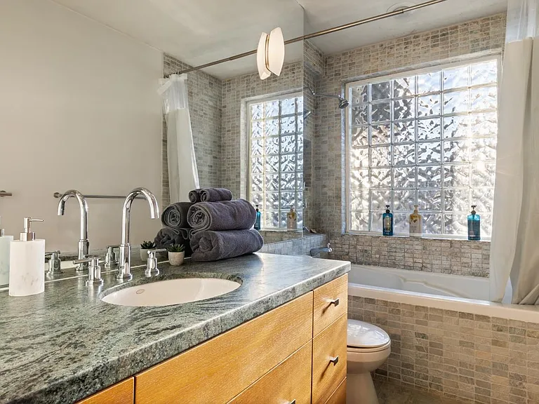 1540 Haro St #301 — Photo 4