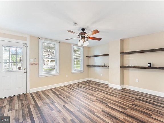 3rd image of 85 Washington St