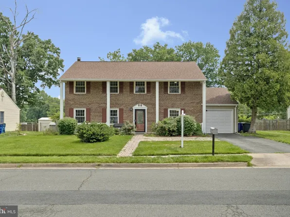 1107 Treeside Ln, Herndon, VA 20170
