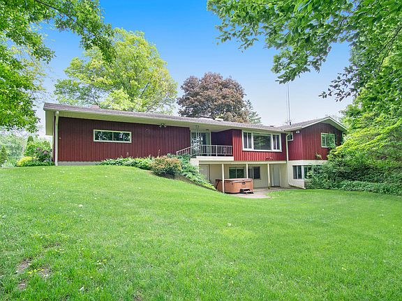 4th image of 8236 N Hillcrest Dr