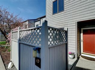 69 Seabreeze Ln, Bristol, RI 02809