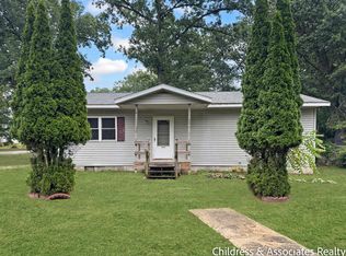 912 E James St, White Cloud, MI 49349