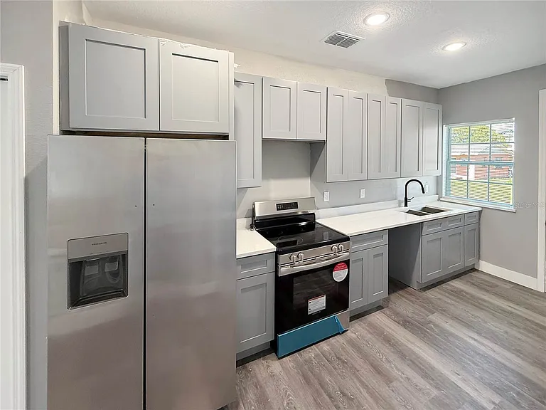 323 Pearl St #1 — Photo 8
