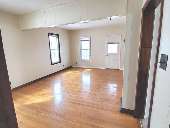 2nd image of 903 Bacon St Floor 2