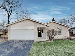 121 Valleywood Dr, Steger, IL 60475