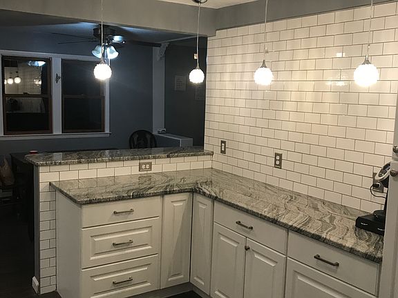 5th image of 227 Leslie Ave