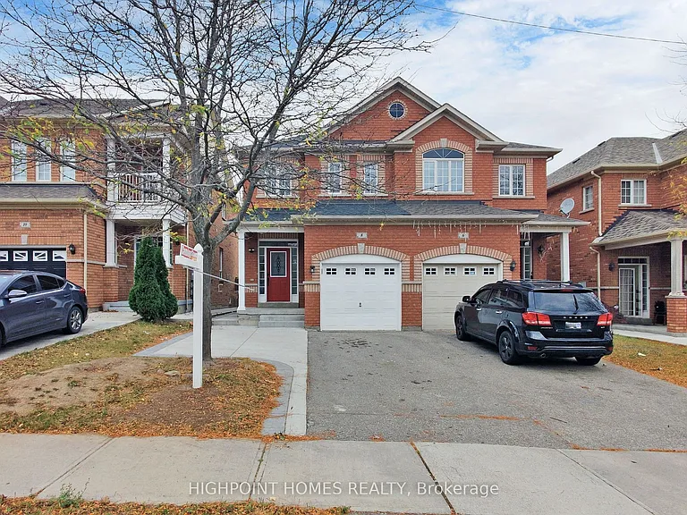 8 Martree Cres — Photo 1