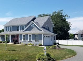 28 Ford Farm Rd, Tiverton, RI 02878