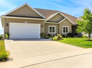 382 S Stone Ridge Dr, Lake Geneva, WI 53147