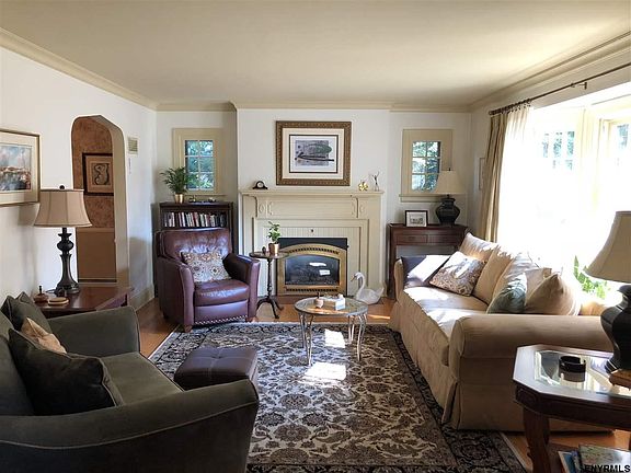 2nd image of 1525 Baker Ave