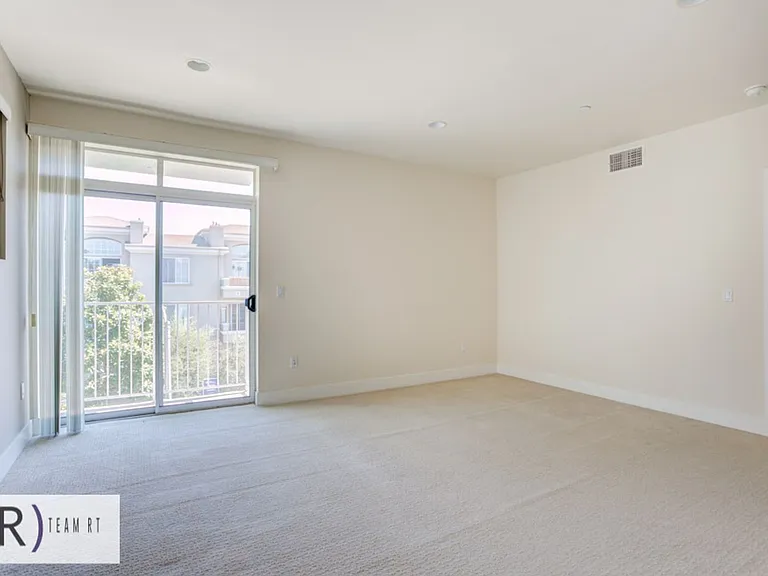 1737 Colby Ave #201 — Photo 25