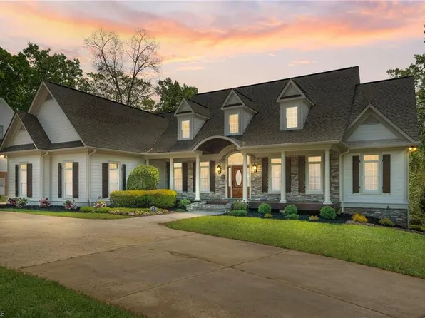 7601 Crossing Ridge Dr, Belews Creek, NC 27009