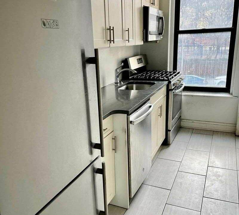 1st image of 155 E 96th St #3B