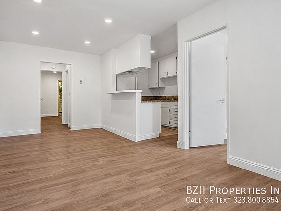 3rd image of 7075 Lanewood Ave #29