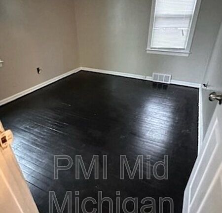 4th image of 7426 Abington Ave