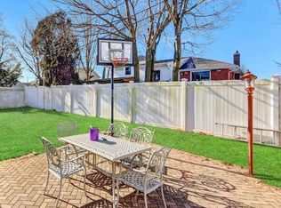 188 N Windhorst Ave, Bethpage, NY 11714