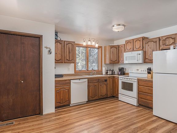 2nd image of 2365 Lori Ln