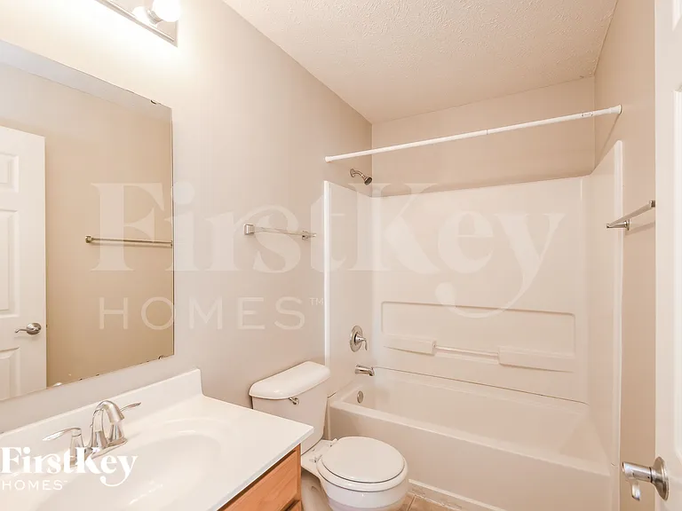 8728 N Springview Dr — Photo 9