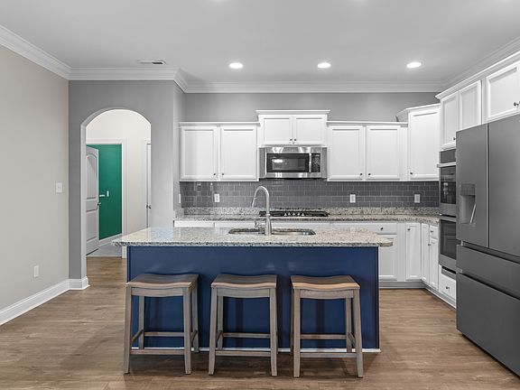 3rd image of 606 Prospect Way