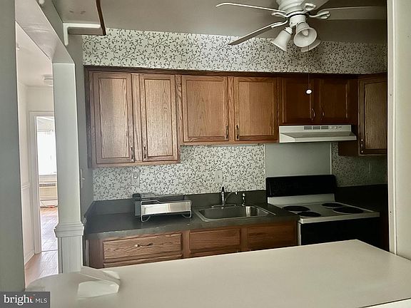 3rd image of 4701 Pennell Rd APT J9