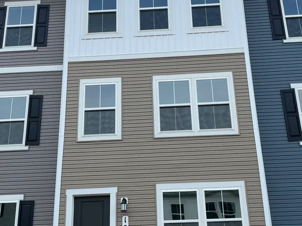 19 Brookfield Mews, Ranson, WV 25438