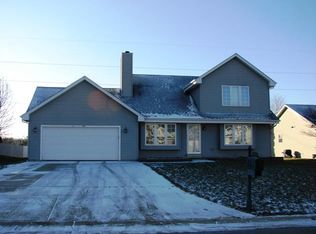 561 E Randy Rd, Oak Creek, WI 53154