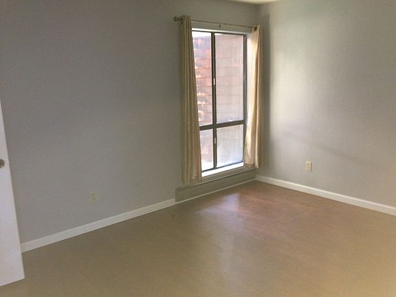 5th image of 16411 Saratoga St #106