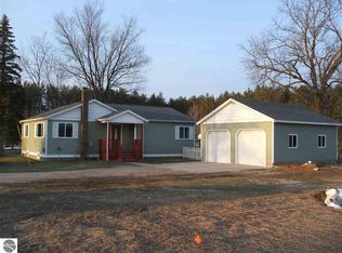 989 S 37th Rd, Cadillac, MI 49601