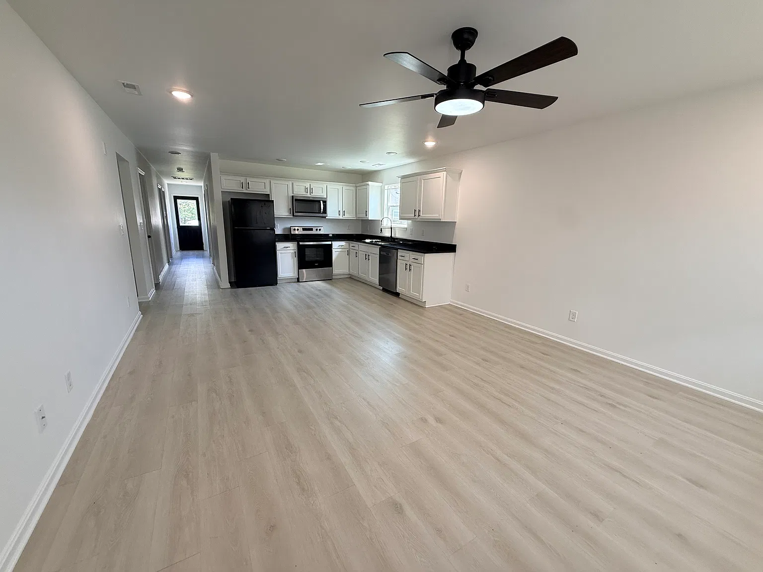 3 bed, 1800 sqft, $1,875 — Photo 2