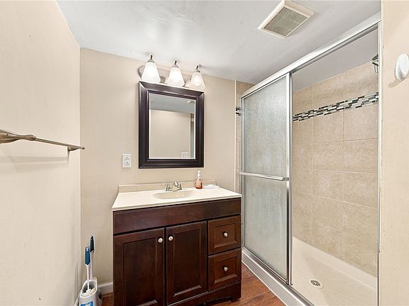 5th image of 13610 Saint Clair Dr